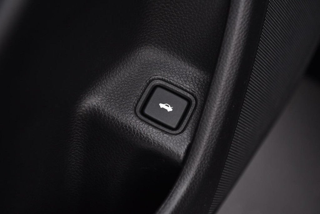 Honda Accord Sedan Vehicle Full-screen Gallery Image 09