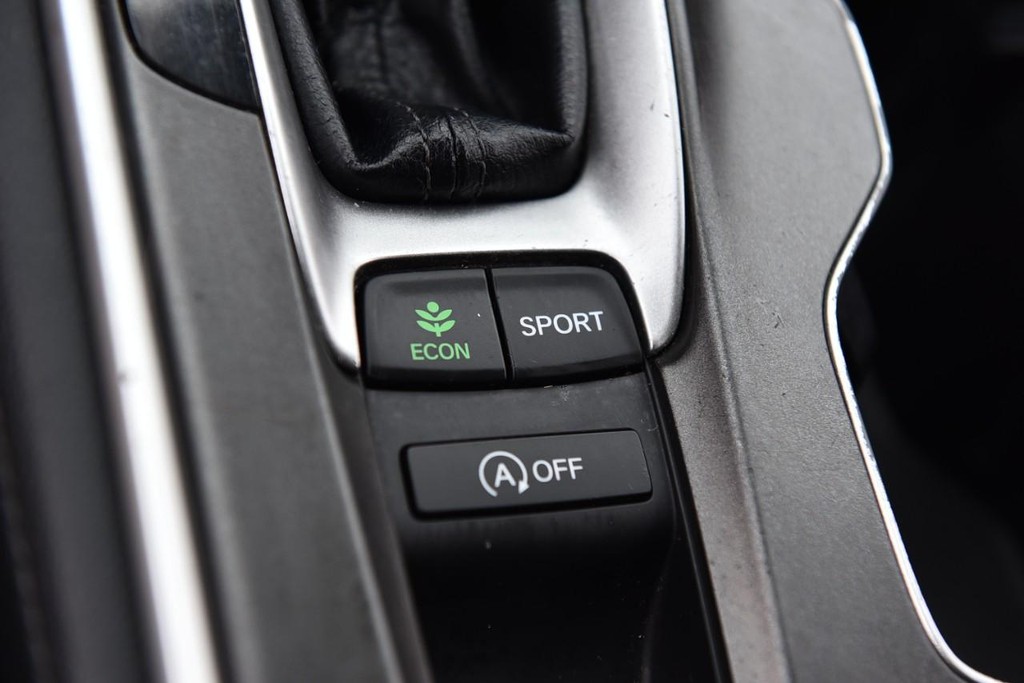 Honda Accord Sedan Vehicle Full-screen Gallery Image 18