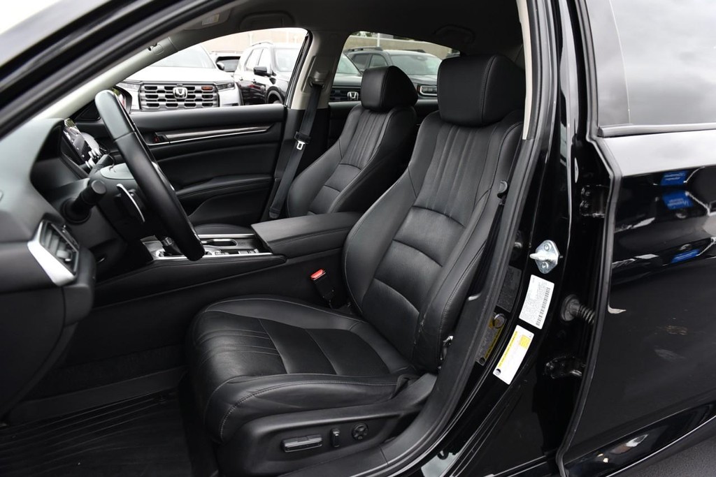 Honda Accord Sedan Vehicle Full-screen Gallery Image 20