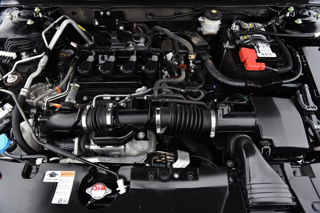 Honda Accord Sedan Vehicle Full-screen Gallery Image 25