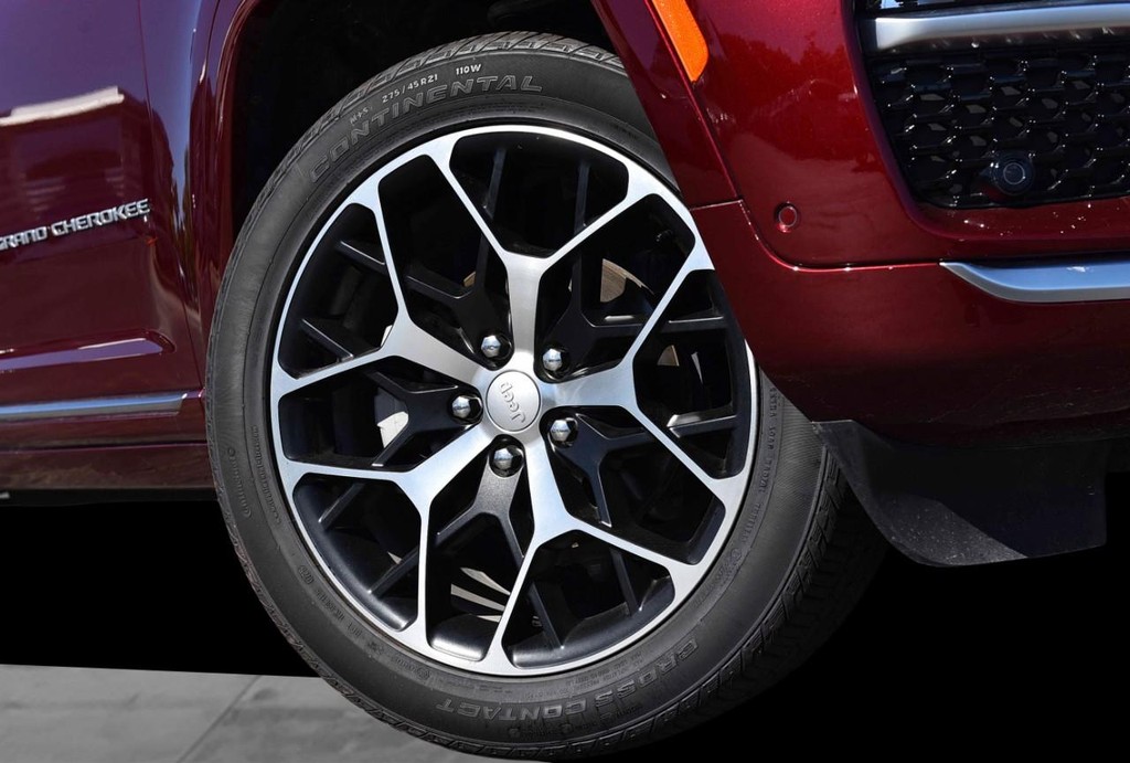 Jeep Grand Cherokee Vehicle Full-screen Gallery Image 03