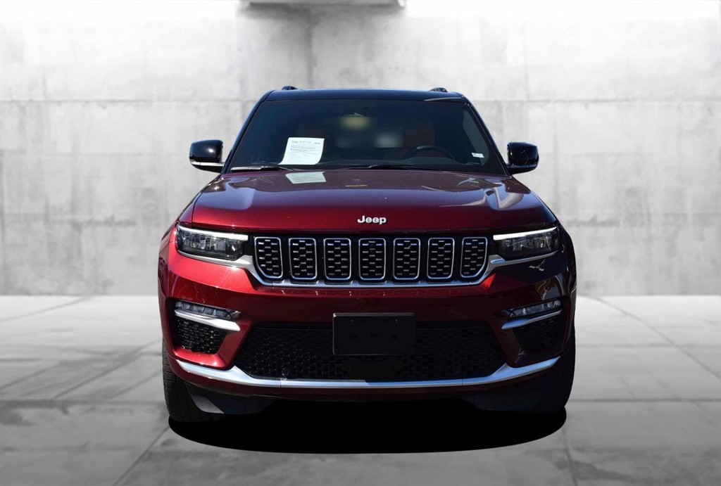 Jeep Grand Cherokee Vehicle Full-screen Gallery Image 04