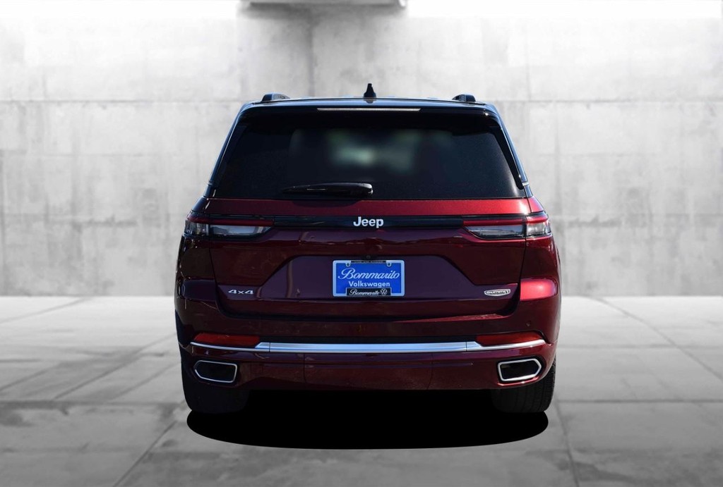 Jeep Grand Cherokee Vehicle Full-screen Gallery Image 06