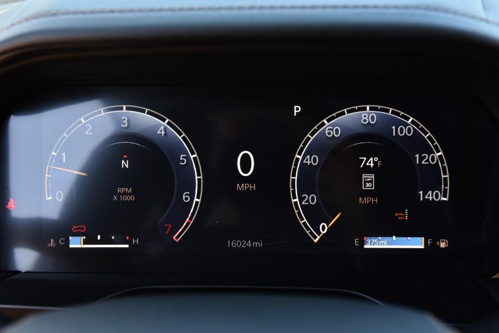 Jeep Grand Cherokee Vehicle Full-screen Gallery Image 14
