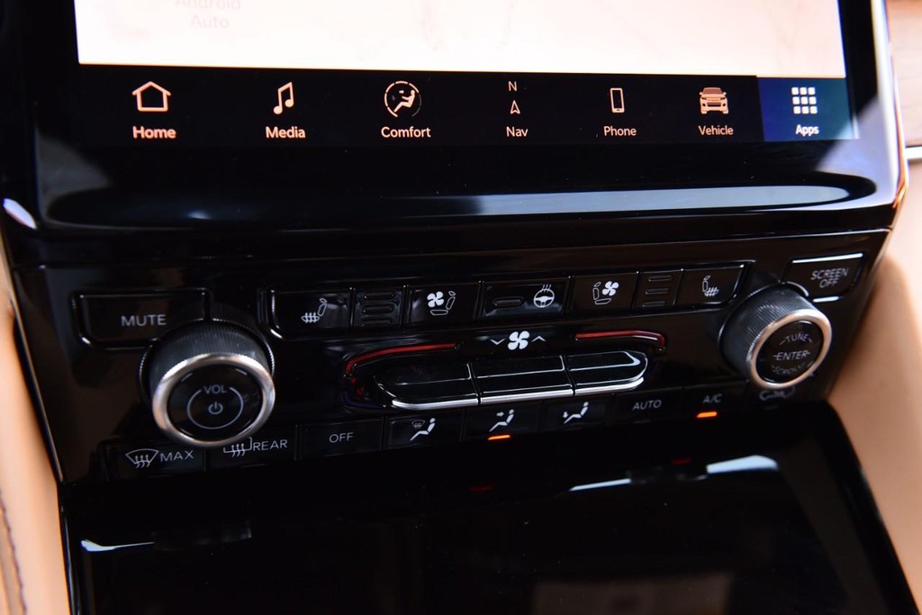 Jeep Grand Cherokee Vehicle Full-screen Gallery Image 22