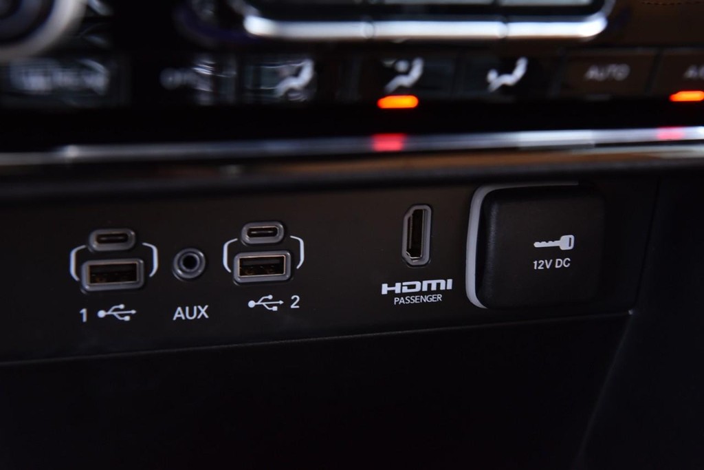 Jeep Grand Cherokee Vehicle Full-screen Gallery Image 23