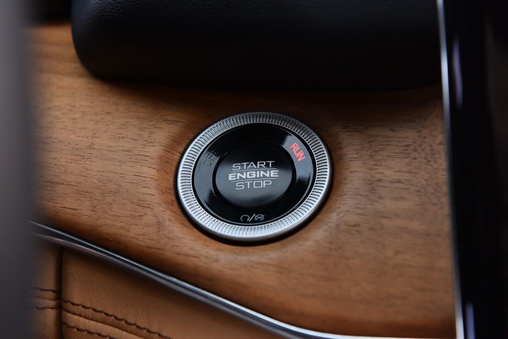Jeep Grand Cherokee Vehicle Full-screen Gallery Image 25
