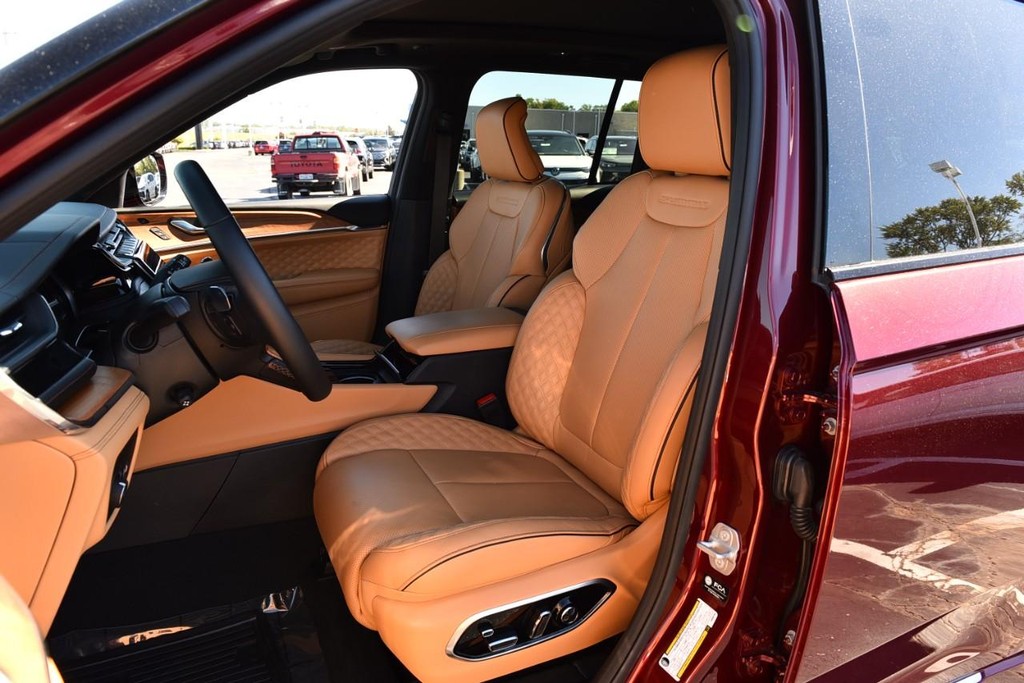Jeep Grand Cherokee Vehicle Full-screen Gallery Image 27