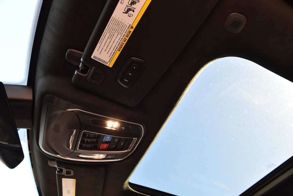 Jeep Grand Cherokee Vehicle Full-screen Gallery Image 29