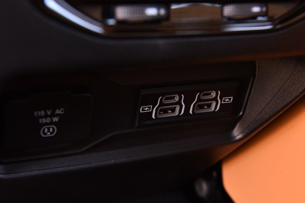 Jeep Grand Cherokee Vehicle Full-screen Gallery Image 32
