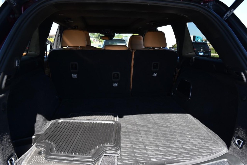 Jeep Grand Cherokee Vehicle Full-screen Gallery Image 33