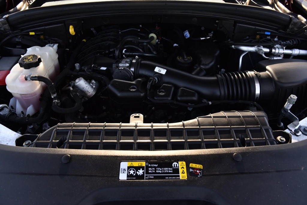 Jeep Grand Cherokee Vehicle Full-screen Gallery Image 35