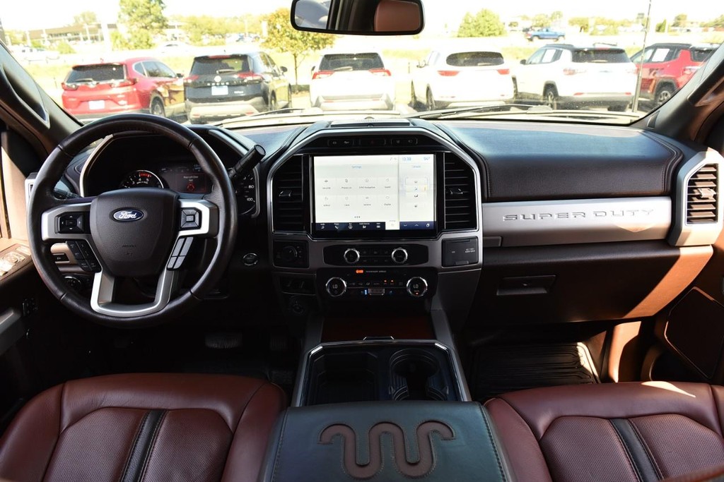 Ford Super Duty F-350 SRW Vehicle Full-screen Gallery Image 8