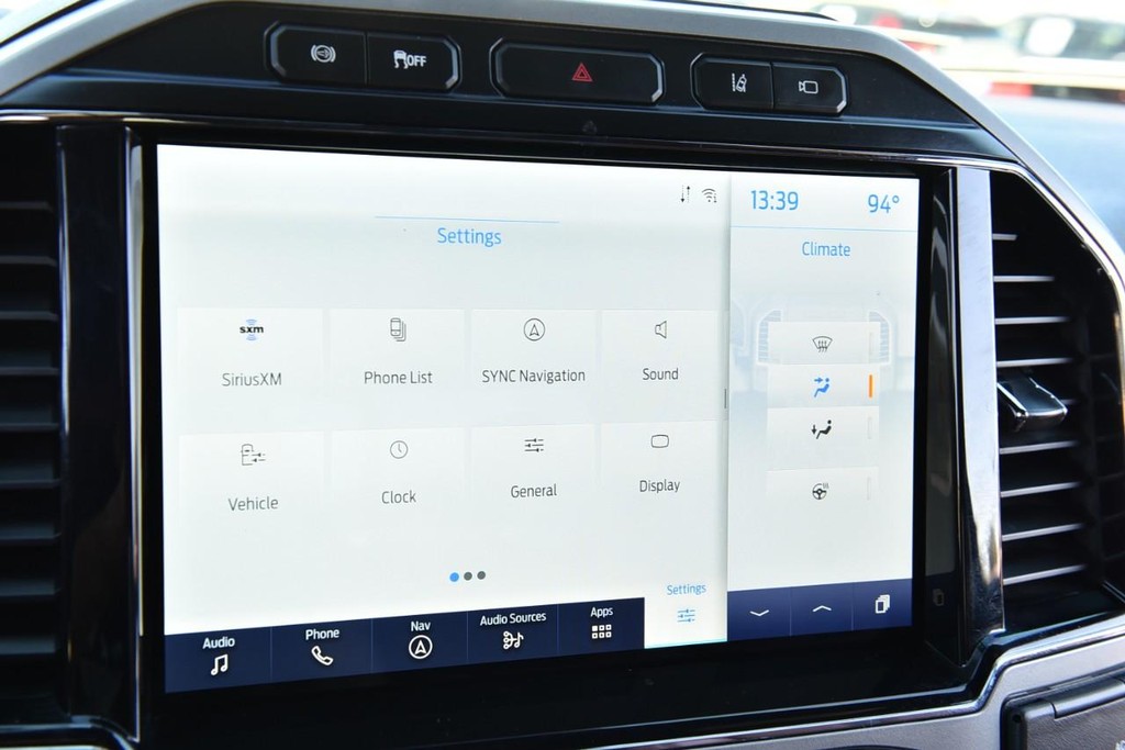 Ford Super Duty F-350 SRW Vehicle Full-screen Gallery Image 15
