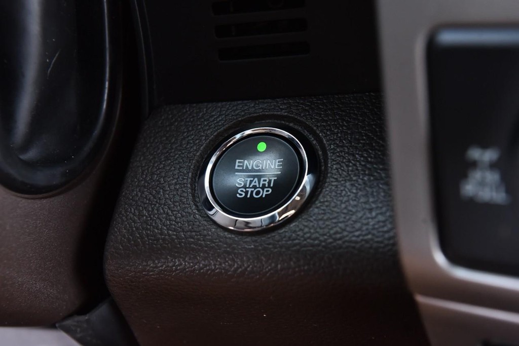 Ford Super Duty F-350 SRW Vehicle Full-screen Gallery Image 18
