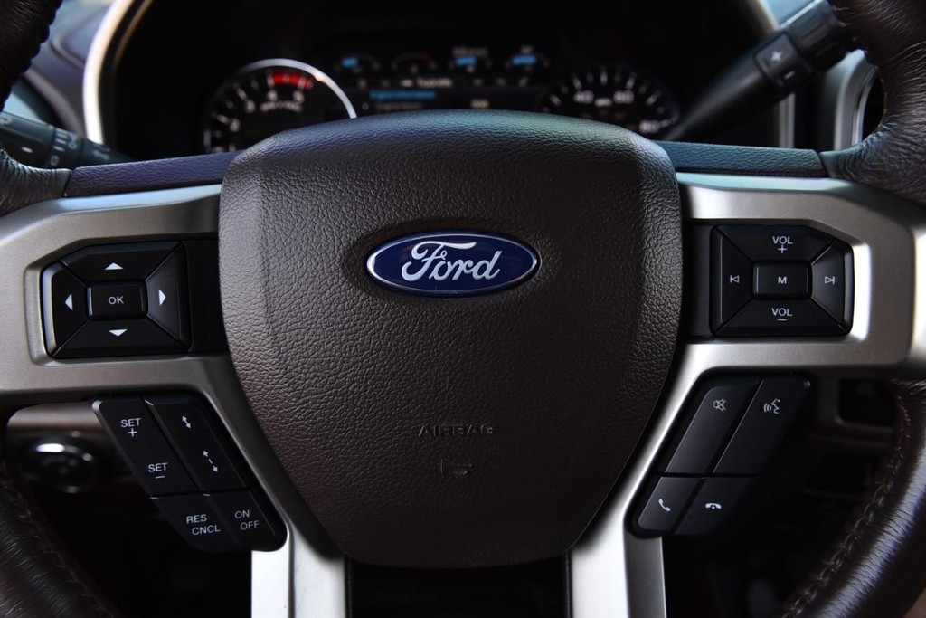 Ford Super Duty F-350 SRW Vehicle Full-screen Gallery Image 21