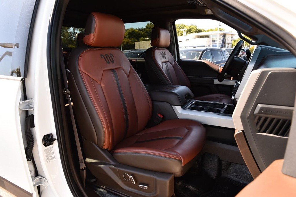 Ford Super Duty F-350 SRW Vehicle Full-screen Gallery Image 23