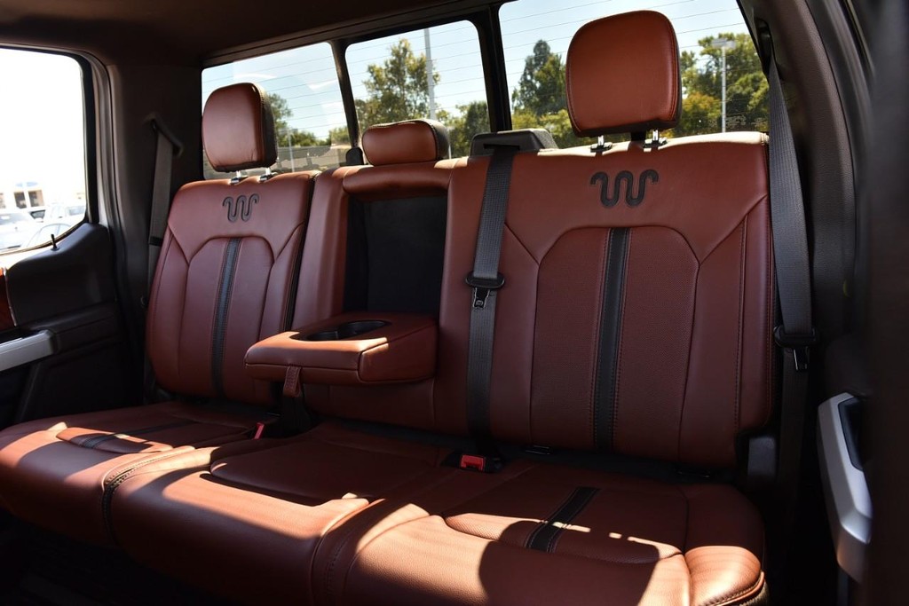 Ford Super Duty F-350 SRW Vehicle Full-screen Gallery Image 25