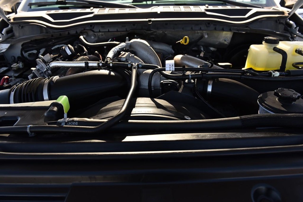 Ford Super Duty F-350 SRW Vehicle Full-screen Gallery Image 27
