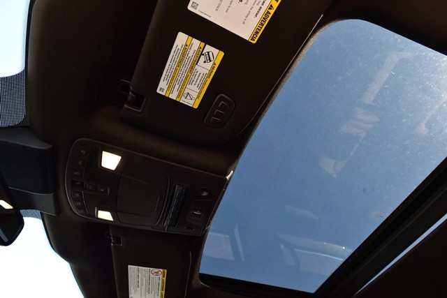 Ford Super Duty F-350 SRW Vehicle Image 24