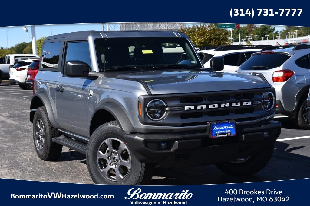 Ford Bronco Vehicle Full-screen Gallery Image 01