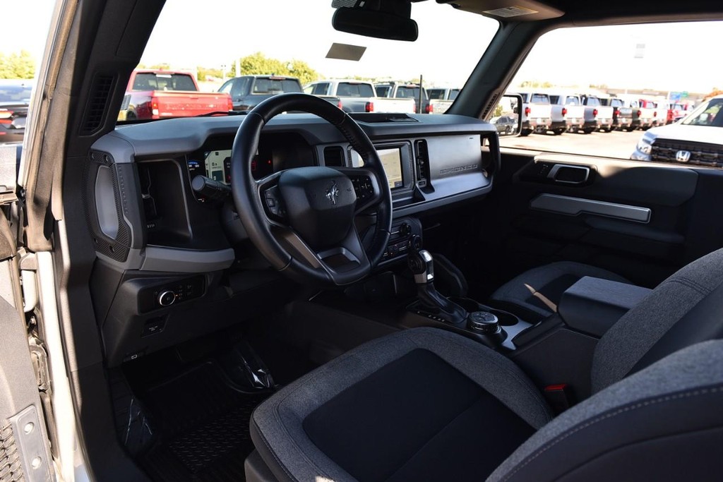 Ford Bronco Vehicle Full-screen Gallery Image 07