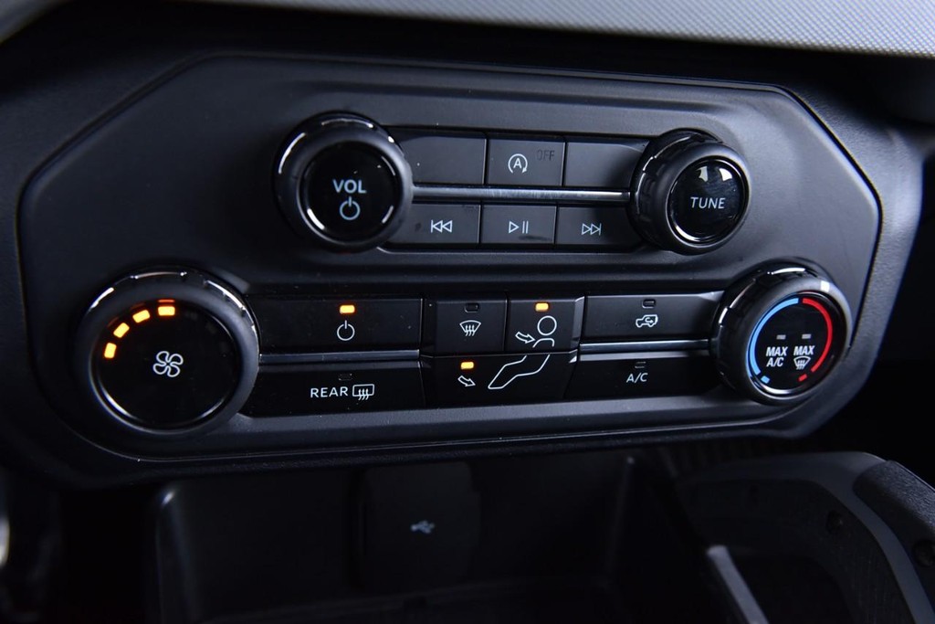 Ford Bronco Vehicle Full-screen Gallery Image 13