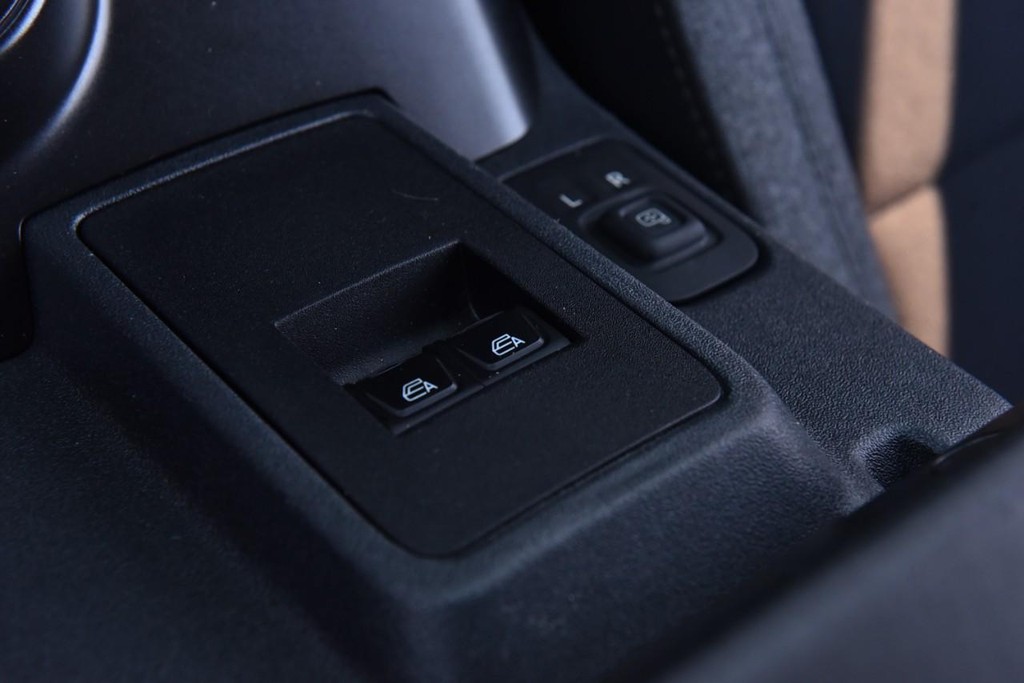 Ford Bronco Vehicle Full-screen Gallery Image 15