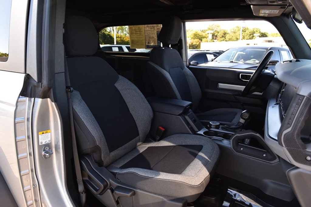 Ford Bronco Vehicle Full-screen Gallery Image 19