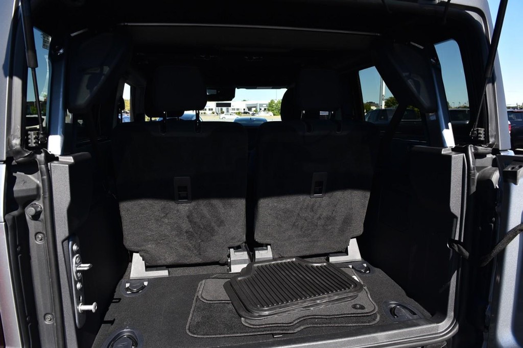 Ford Bronco Vehicle Full-screen Gallery Image 21