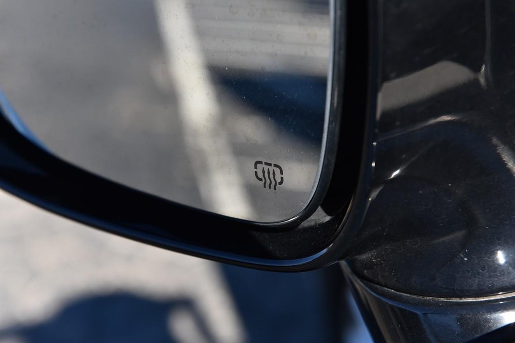 Chrysler Pacifica Vehicle Full-screen Gallery Image 10