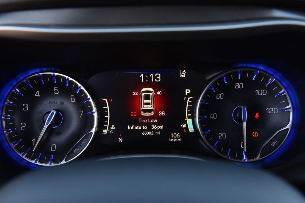 Chrysler Pacifica Vehicle Full-screen Gallery Image 13