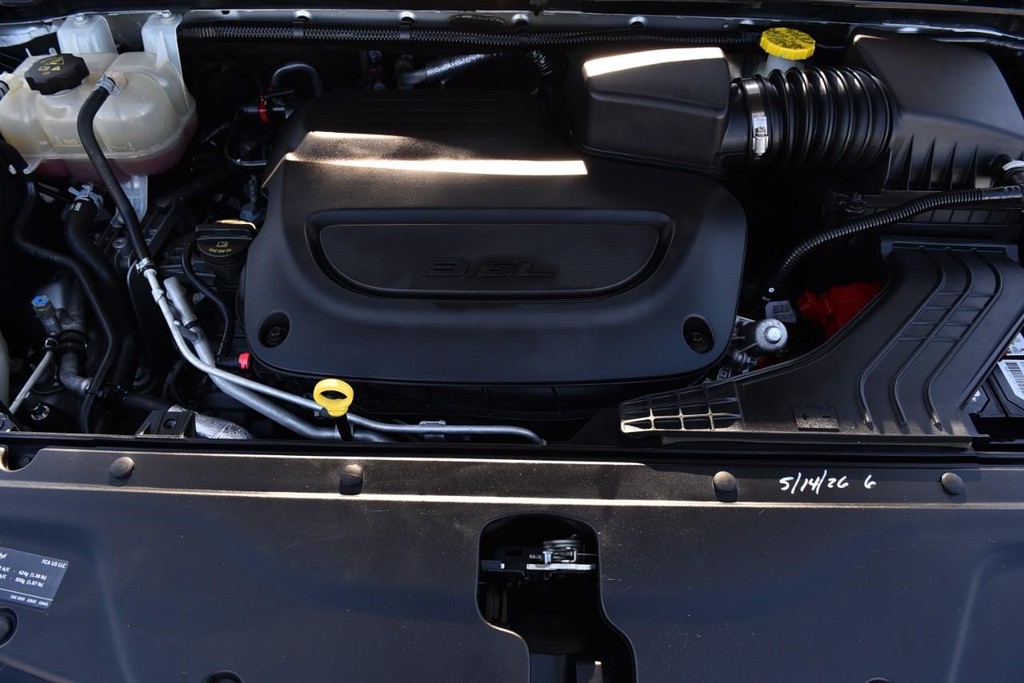 Chrysler Pacifica Vehicle Full-screen Gallery Image 28