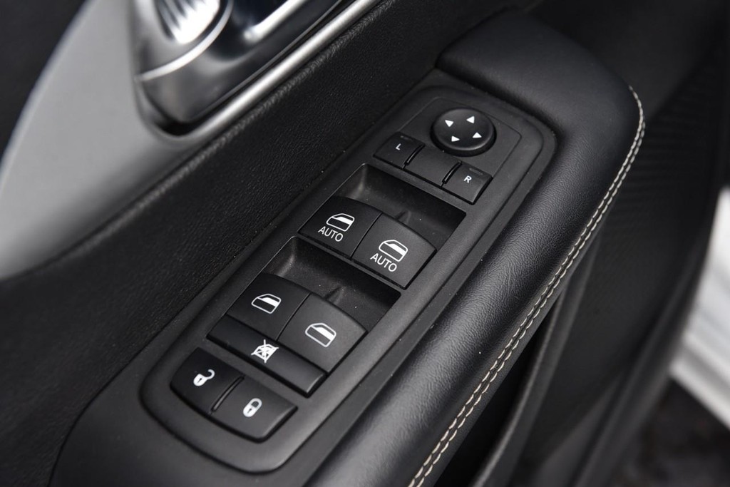 Chrysler Pacifica Vehicle Full-screen Gallery Image 08