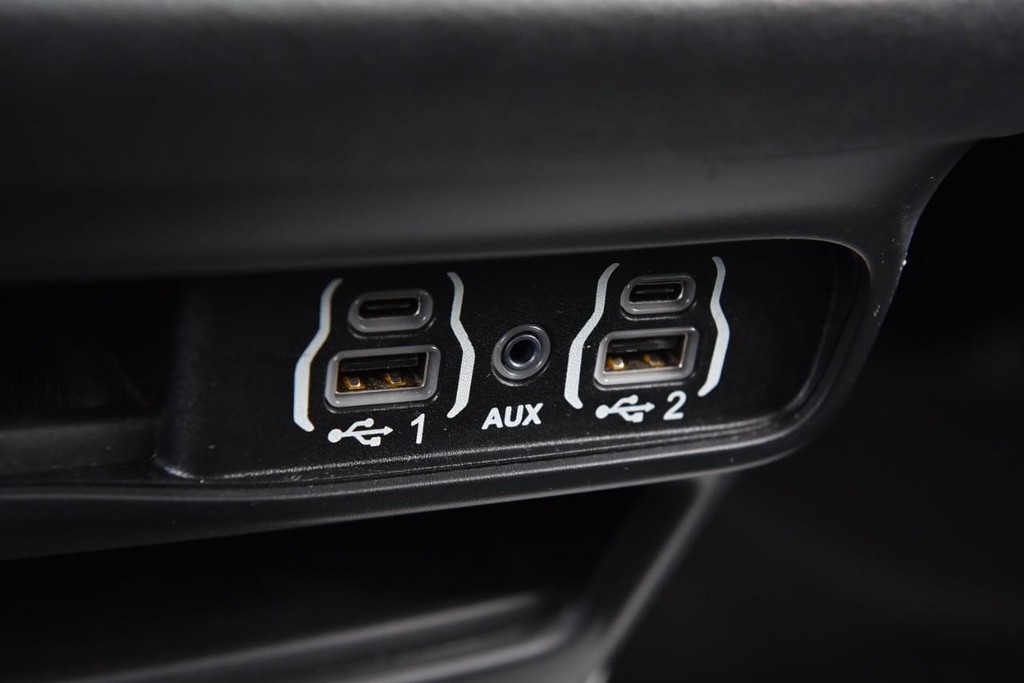 Chrysler Pacifica Vehicle Full-screen Gallery Image 20