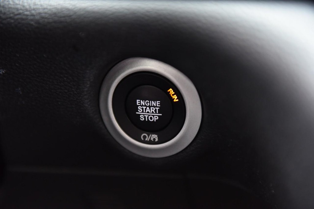 Chrysler Pacifica Vehicle Full-screen Gallery Image 21