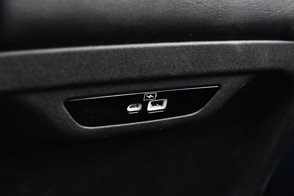 Chrysler Pacifica Vehicle Full-screen Gallery Image 27