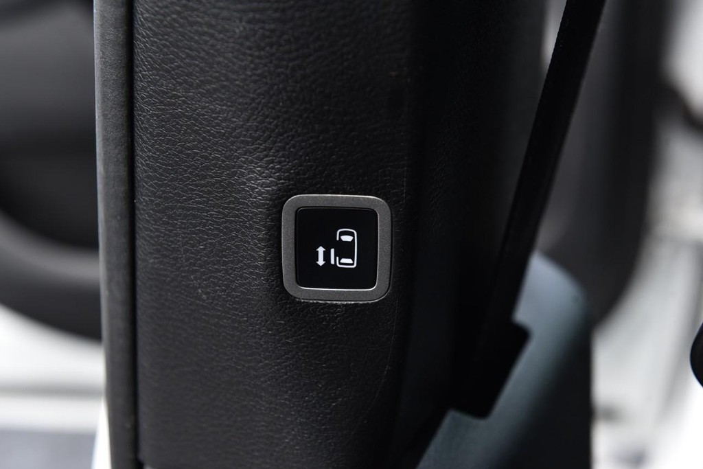 Chrysler Pacifica Vehicle Full-screen Gallery Image 28