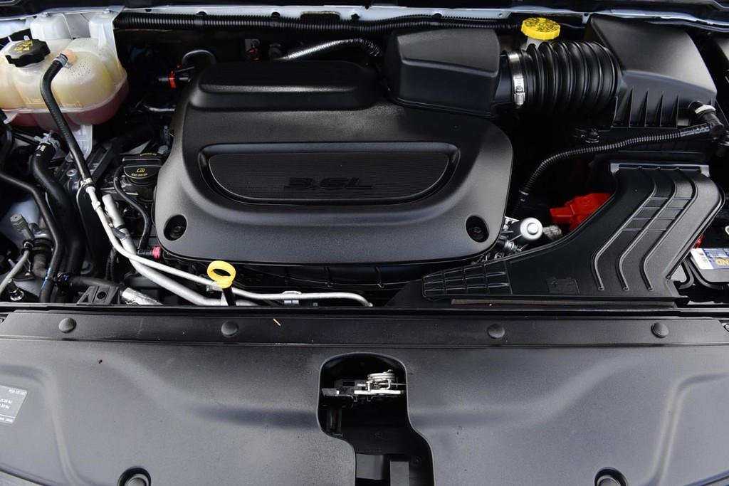 Chrysler Pacifica Vehicle Full-screen Gallery Image 32