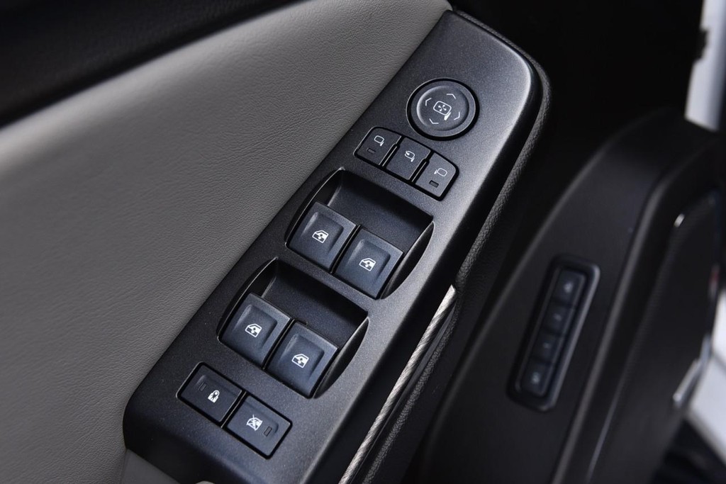Chevrolet Tahoe Vehicle Full-screen Gallery Image 08