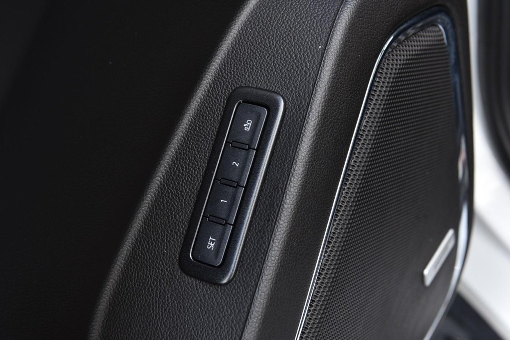 Chevrolet Tahoe Vehicle Full-screen Gallery Image 09