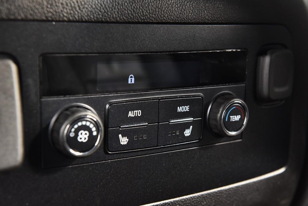 Chevrolet Tahoe Vehicle Full-screen Gallery Image 24