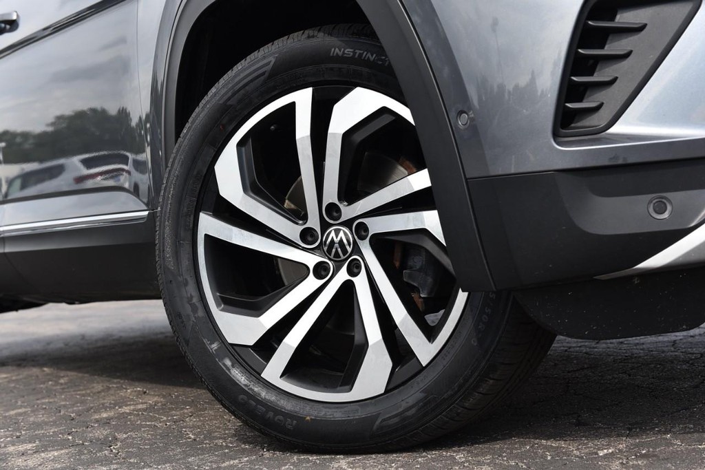 Volkswagen Atlas Vehicle Full-screen Gallery Image 3