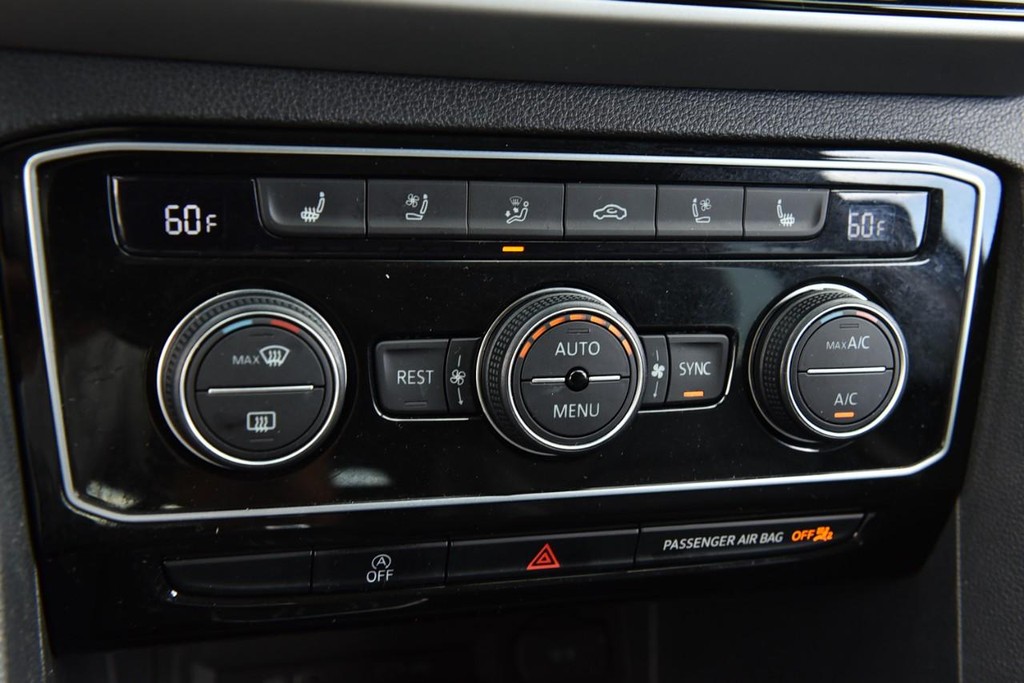 Volkswagen Atlas Vehicle Full-screen Gallery Image 16