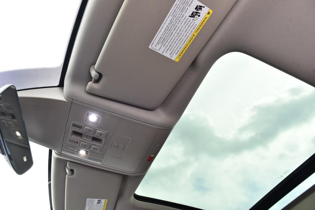 Volkswagen Atlas Vehicle Full-screen Gallery Image 22