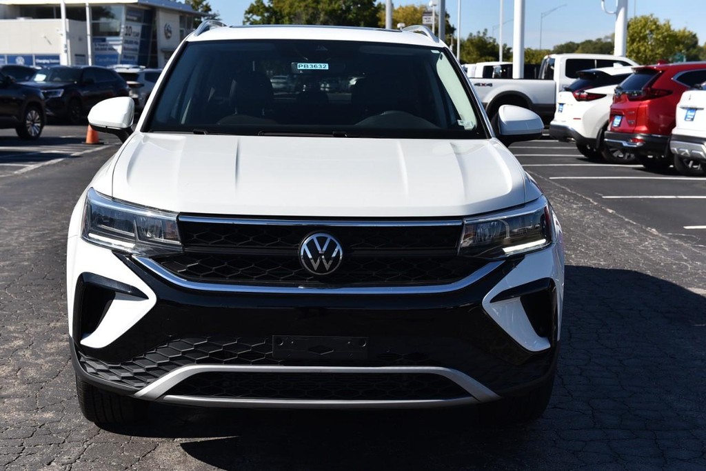 Volkswagen Taos Vehicle Full-screen Gallery Image 4