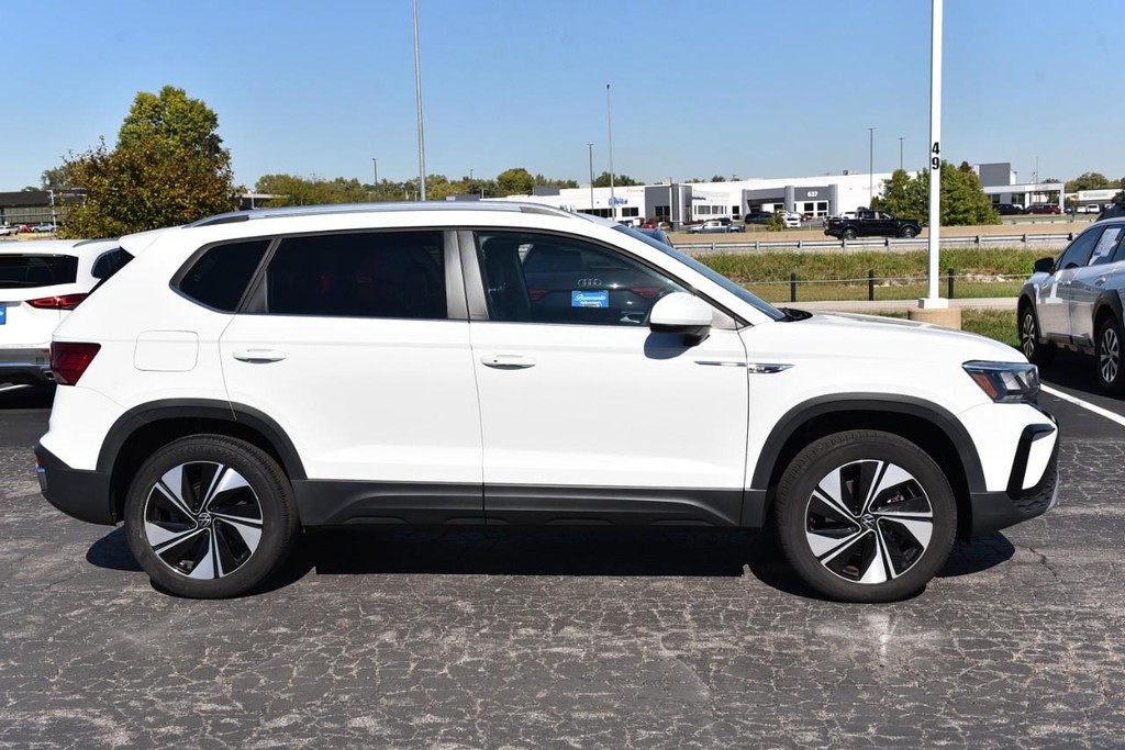 Volkswagen Taos Vehicle Full-screen Gallery Image 5