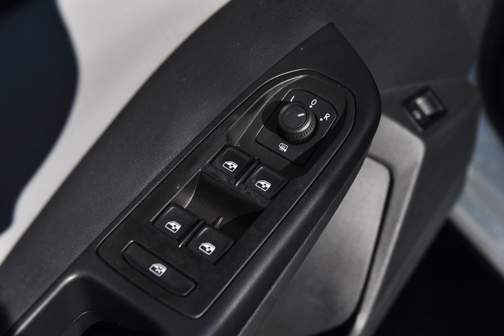 Volkswagen Taos Vehicle Full-screen Gallery Image 8