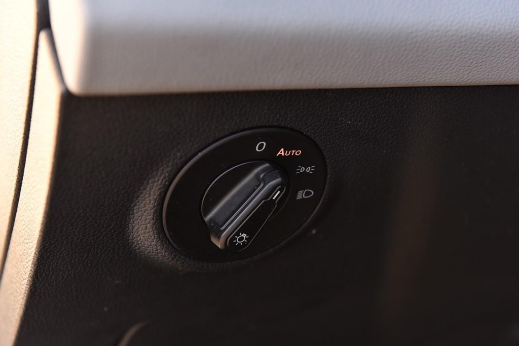 Volkswagen Taos Vehicle Full-screen Gallery Image 10
