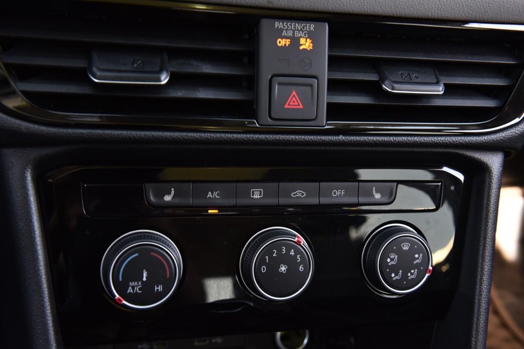 Volkswagen Taos Vehicle Full-screen Gallery Image 14